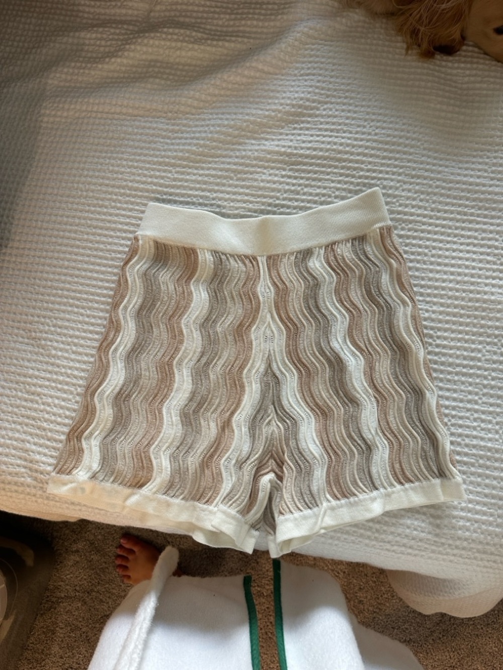 Women’s Beige & Cream Wavy Knit Shorts